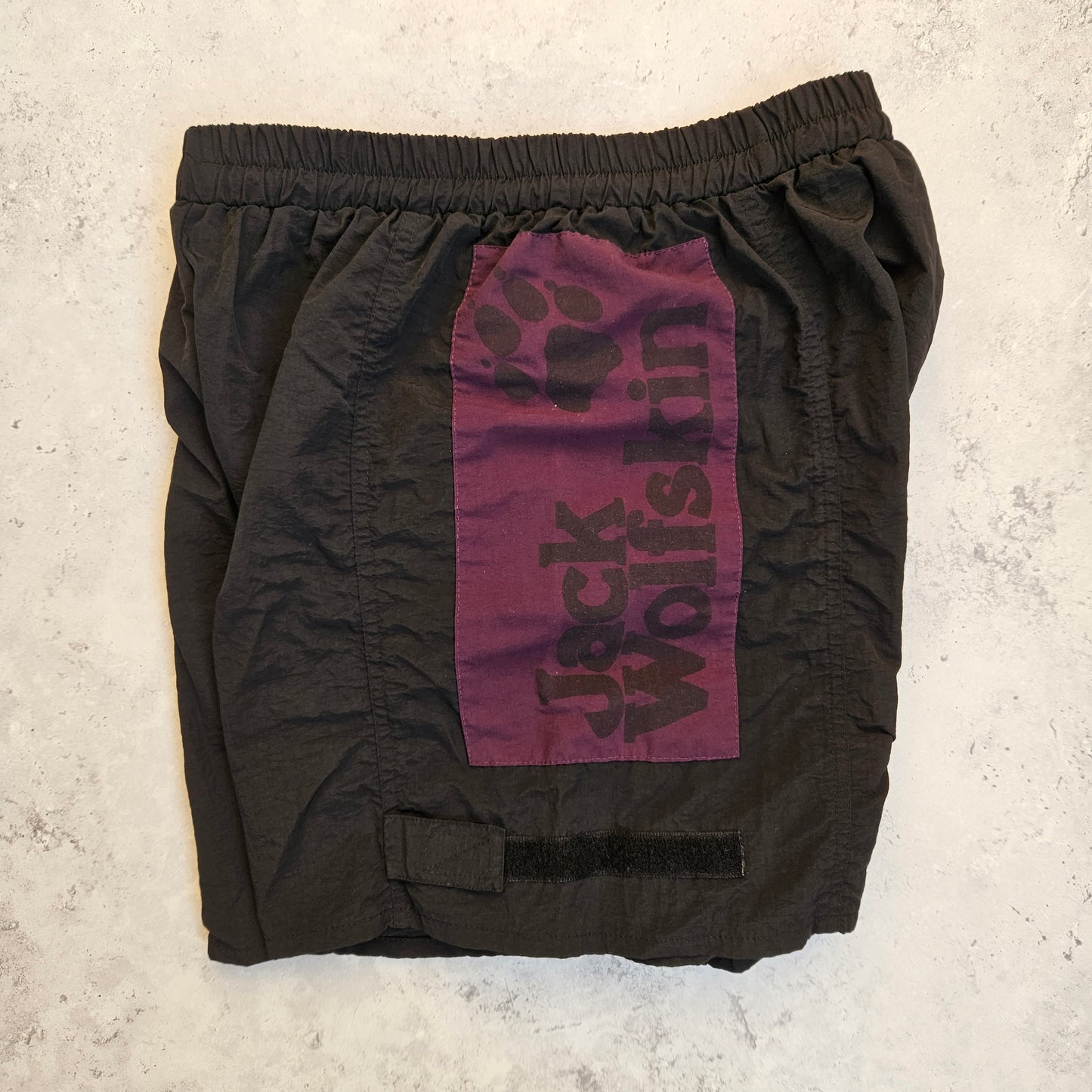 Vintage Jack Wolfskin Black Nylon Shorts (32)
