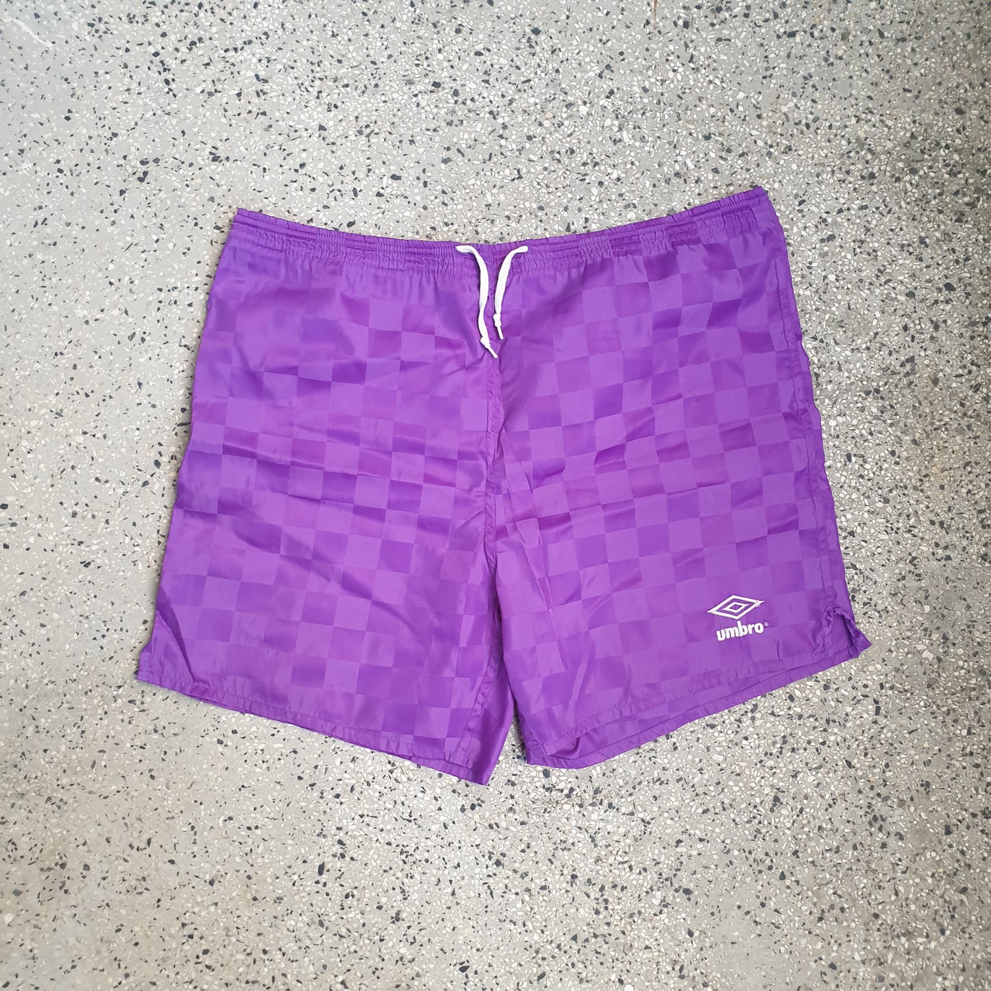 Vintage Umbro Checkered Shorts (XL)